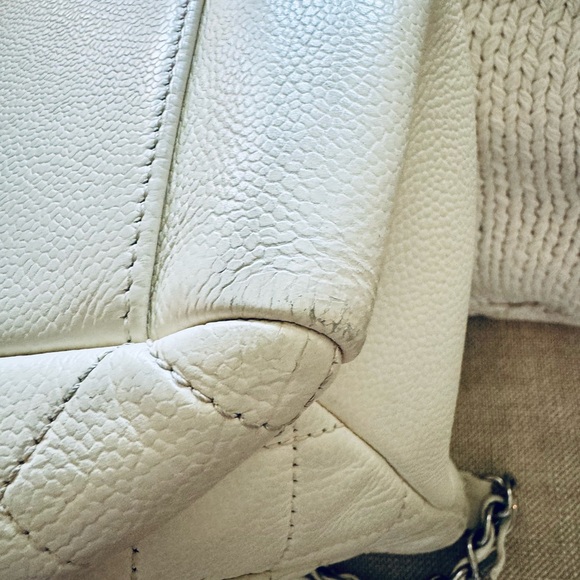 Caviar Quilted Grand Shopping Tote GST White - Picture 11 of 13